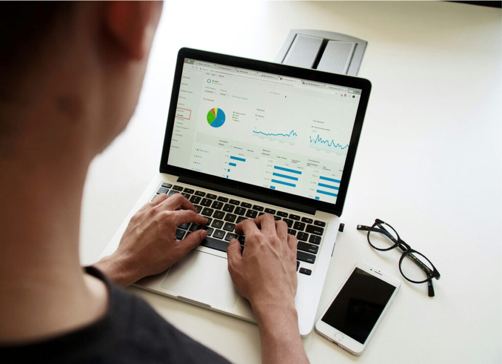 marketer working on a campaign report on a laptop